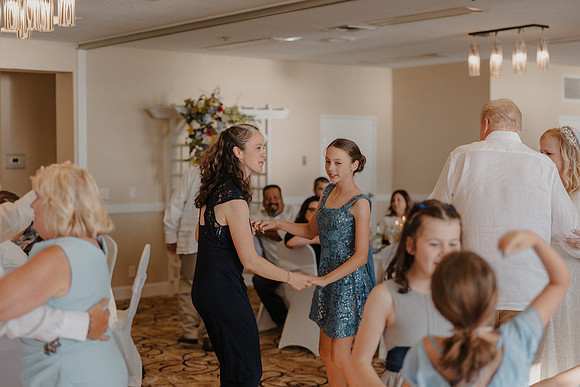 Marcus-Lori-Chinook-Winds-Seafood-Grille-Lincoln-City-Oregon-Wedding-Photos (342 of 477)