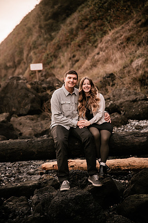 jace-love-porposal-newport-oregon-yaquina-lighthouse-photos (15 of 54)