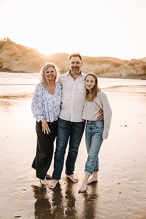 Amy-Pacific-City-Cape-Kiwanda-FAMILY-VACATION-PHOTOS-2024 (5 of 30)
