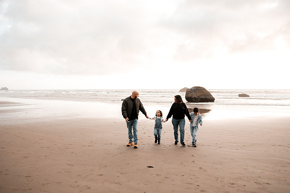 Kristina-family-photos-2025-Hug-Point-Oregon (50 of 51)