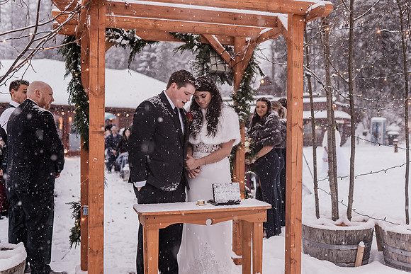 Tyler-Brittani-Lake-Priest-Idaho-Winter-Snow-Wedding-2021-04180