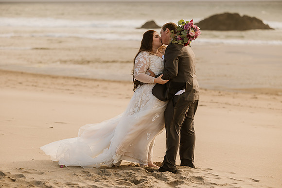 Colton-Kali-Chinook-Winds-Casino-Wedding-Photos-9782