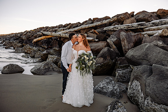 Brandn-Bailey-Newport-Oregon-Elopement-Photos-25