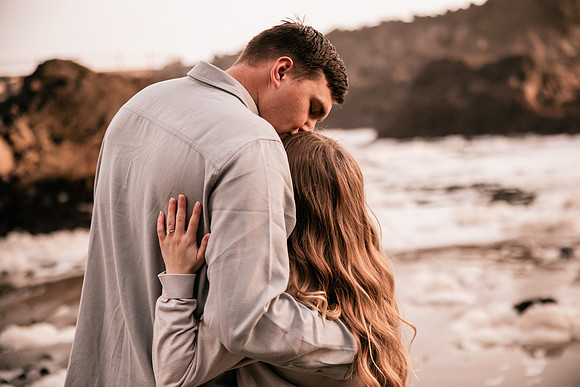 jace-love-porposal-newport-oregon-yaquina-lighthouse-photos (26 of 54)