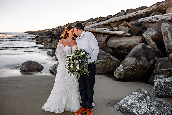 Brandn-Bailey-Newport-Oregon-Elopement-Photos-30