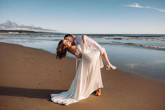 Brandn-Bailey-Newport-Oregon-Elopement-Photos-13