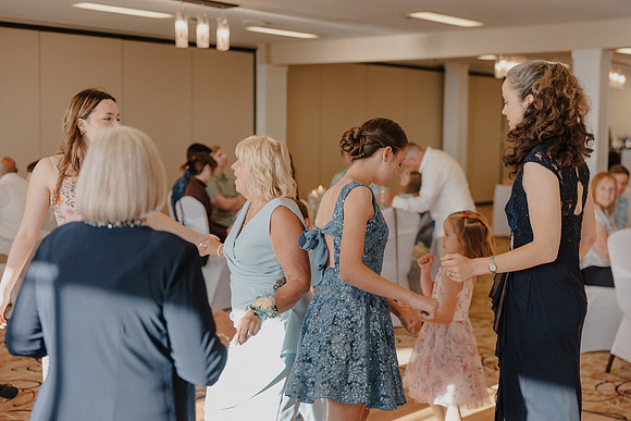 Marcus-Lori-Chinook-Winds-Seafood-Grille-Lincoln-City-Oregon-Wedding-Photos (350 of 477)