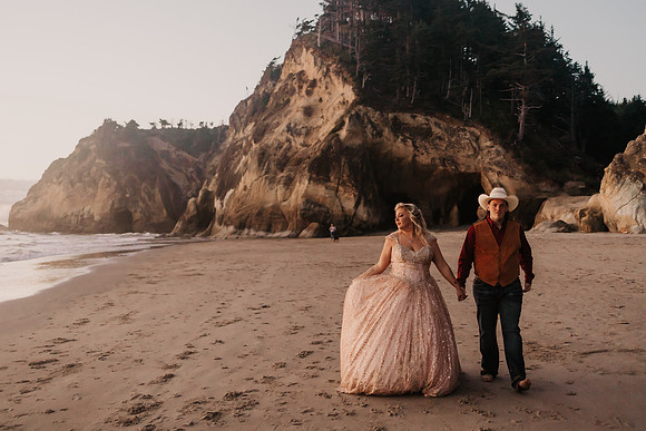 Kayla-Bo-Hug-Point-Oregon-Elopment-1240