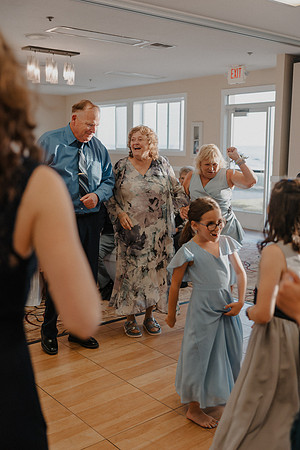 Marcus-Lori-Chinook-Winds-Seafood-Grille-Lincoln-City-Oregon-Wedding-Photos (401 of 477)