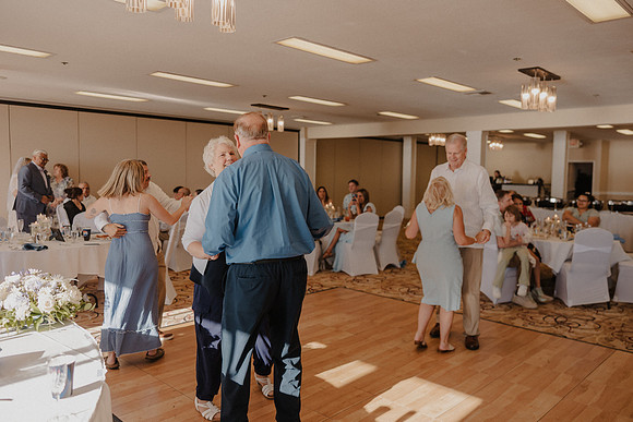 Marcus-Lori-Chinook-Winds-Seafood-Grille-Lincoln-City-Oregon-Wedding-Photos (306 of 477)