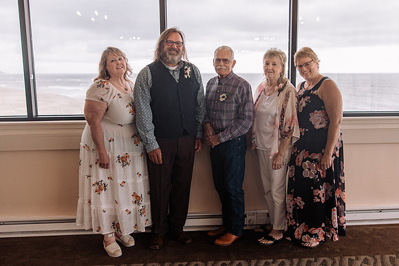 Jeff-April-Inn-Spanish-Head-Lincoln-City-oregon-Wedding-2022 (242 of 299)