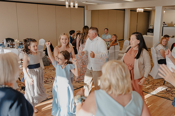 Marcus-Lori-Chinook-Winds-Seafood-Grille-Lincoln-City-Oregon-Wedding-Photos (353 of 477)