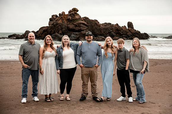 Destiny-Makala-Family-Photos-2025-Depoe-bay-Oregon (10 of 72)