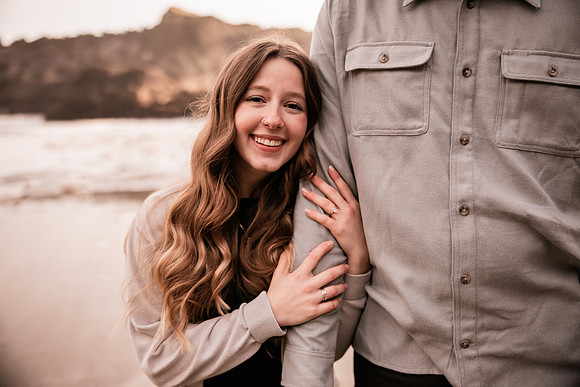 jace-love-porposal-newport-oregon-yaquina-lighthouse-photos (14 of 54)