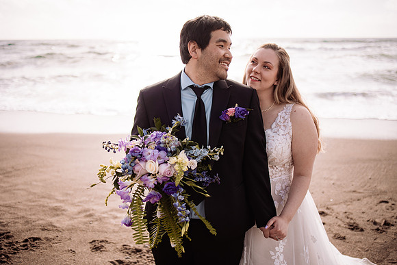 Darrick-Hillary-Gleneden-Oregon-Beach-Elopement-Photos