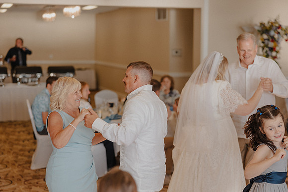 Marcus-Lori-Chinook-Winds-Seafood-Grille-Lincoln-City-Oregon-Wedding-Photos (347 of 477)