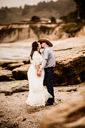 Trevyn-Ky-Otter-Crest-Devils-Punchbowl-Depoe-Bay-Oregon-Elopement-Photos-9855