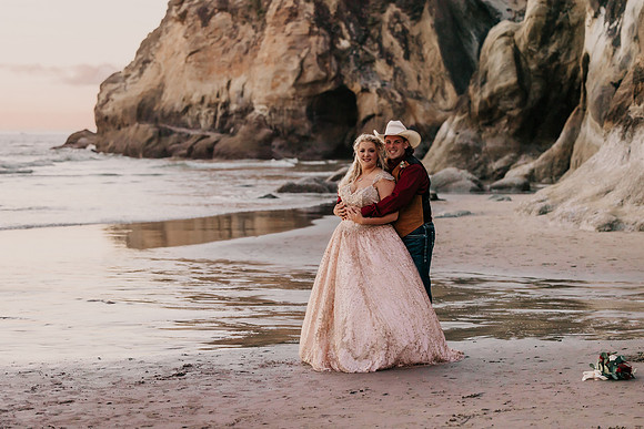 Kayla-Bo-Hug-Point-Oregon-Elopment-4380