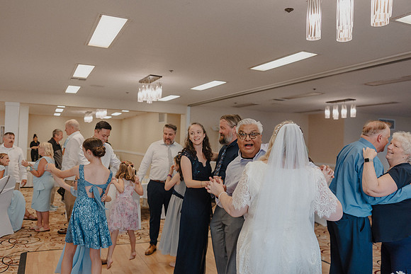 Marcus-Lori-Chinook-Winds-Seafood-Grille-Lincoln-City-Oregon-Wedding-Photos (410 of 477)