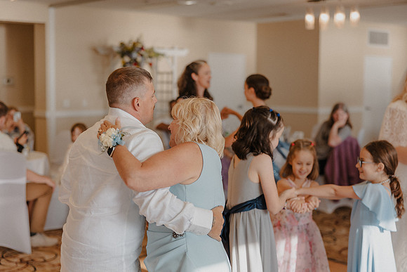 Marcus-Lori-Chinook-Winds-Seafood-Grille-Lincoln-City-Oregon-Wedding-Photos (340 of 477)