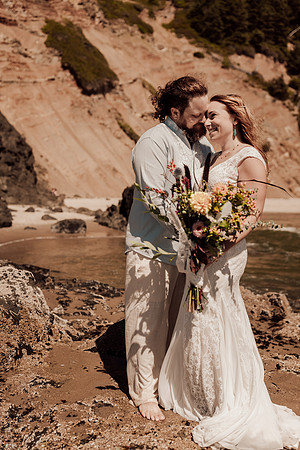 Ty-Sandy-lincoln-city-oregon-roads-end-elopement-photographer-2-4