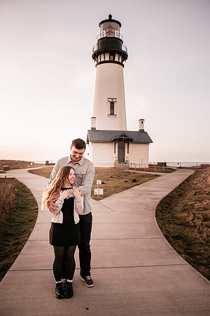 jace-love-porposal-newport-oregon-yaquina-lighthouse-photos (37 of 54)