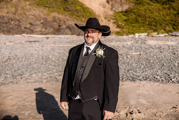 Jamie-Tillamook-Oceanside-Short-Beach-Elopement-Oregon-2022 (15 of 119)
