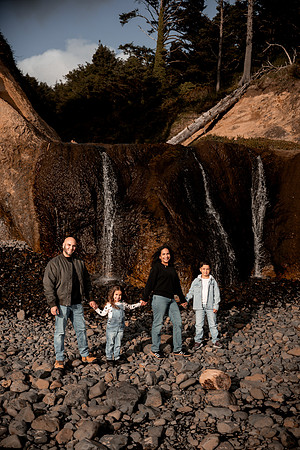 Kristina-family-photos-2025-Hug-Point-Oregon (34 of 51)