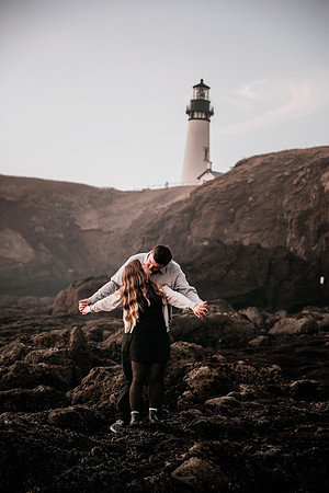 jace-love-porposal-newport-oregon-yaquina-lighthouse-photos (48 of 54)
