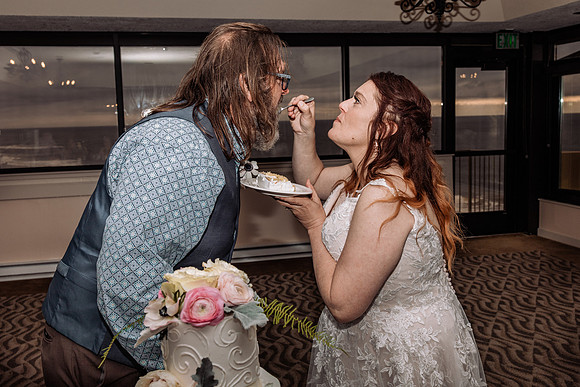 Jeff-April-Inn-Spanish-Head-Lincoln-City-oregon-Wedding-2022 (294 of 299)