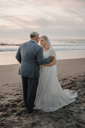 Marcus-Lori-Chinook-Winds-Seafood-Grille-Lincoln-City-Oregon-Wedding-Photos (460 of 477)