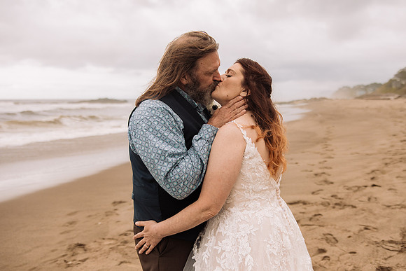 Jeff-April-Inn-Spanish-Head-Lincoln-City-oregon-Wedding-2022 (204 of 299)