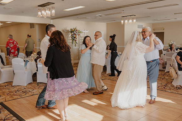 Marcus-Lori-Chinook-Winds-Seafood-Grille-Lincoln-City-Oregon-Wedding-Photos (317 of 477)