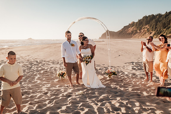 Anthony-Drayann-roadsend-lincoln-city-oregon-elopement-photos-7331
