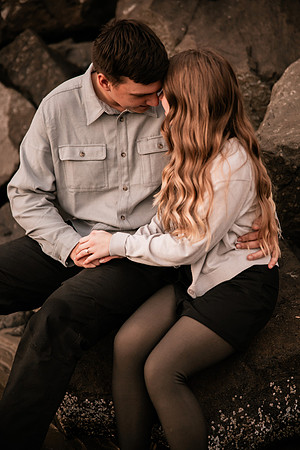 jace-love-porposal-newport-oregon-yaquina-lighthouse-photos (33 of 54)