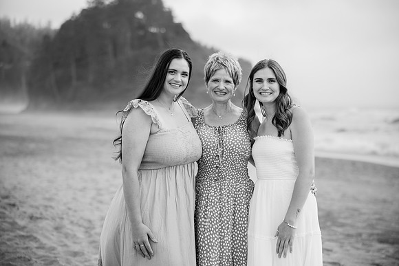 Marybeth-Neskowin-Oregon-Family-Photos-2025 (11 of 78)