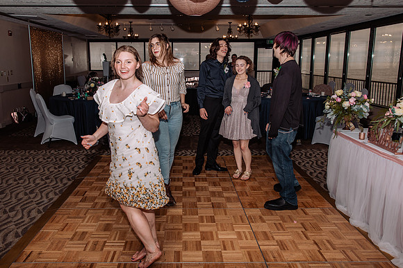 Jeff-April-Inn-Spanish-Head-Lincoln-City-oregon-Wedding-2022 (338 of 299)