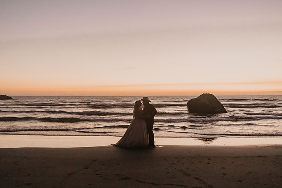Kayla-Bo-Hug-Point-Oregon-Elopment-1283