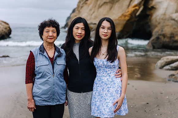 Family-photos-ha-do-cape-kiwanda-oregon-2025 (29 of 56)