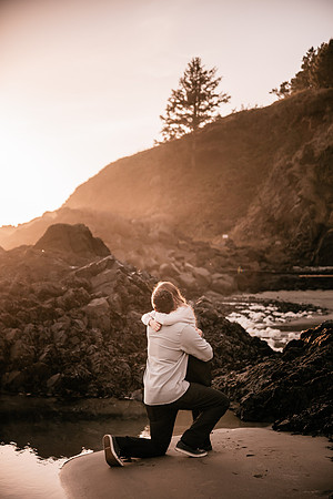 jace-love-porposal-newport-oregon-yaquina-lighthouse-photos (30 of 54)