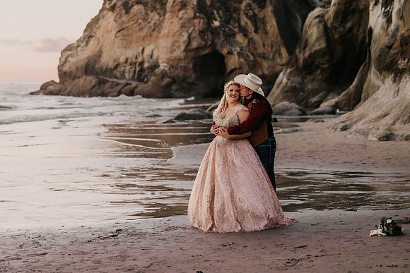 Kayla-Bo-Hug-Point-Oregon-Elopment-4396