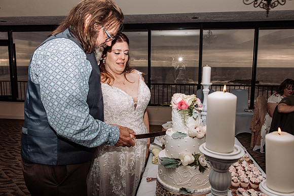 Jeff-April-Inn-Spanish-Head-Lincoln-City-oregon-Wedding-2022 (290 of 299)