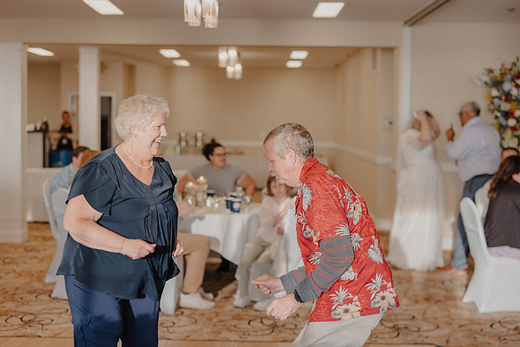 Marcus-Lori-Chinook-Winds-Seafood-Grille-Lincoln-City-Oregon-Wedding-Photos (396 of 477)