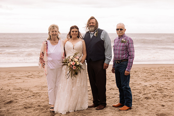Jeff-April-Inn-Spanish-Head-Lincoln-City-oregon-Wedding-2022 (177 of 299)