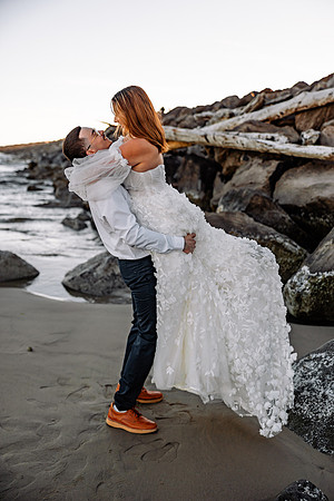Brandn-Bailey-Newport-Oregon-Elopement-Photos-31