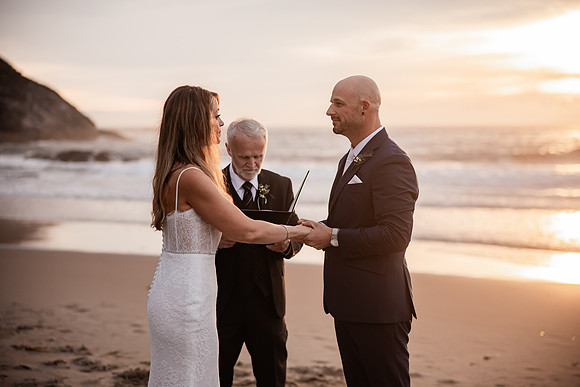Jillian-Peter-Depoe-Bay-Oregon-Elopement-photos-12