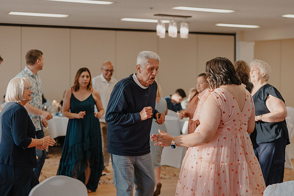Marcus-Lori-Chinook-Winds-Seafood-Grille-Lincoln-City-Oregon-Wedding-Photos (405 of 477)