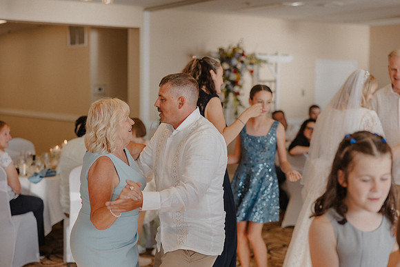 Marcus-Lori-Chinook-Winds-Seafood-Grille-Lincoln-City-Oregon-Wedding-Photos (344 of 477)