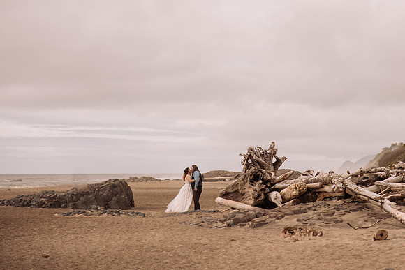 Jeff-April-Inn-Spanish-Head-Lincoln-City-oregon-Wedding-2022 (159 of 299)