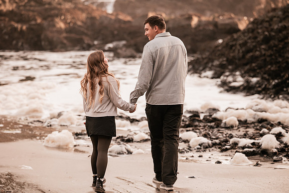 jace-love-porposal-newport-oregon-yaquina-lighthouse-photos (21 of 54)